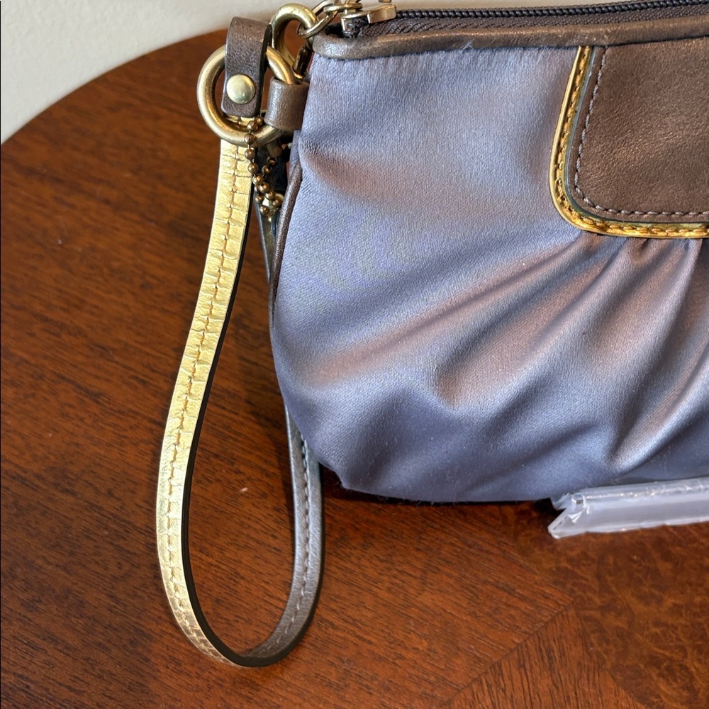 Coach Amanda wristlet vintage 42032 gray satin/gray leather trim/piping excellen - Picture 4 of 11